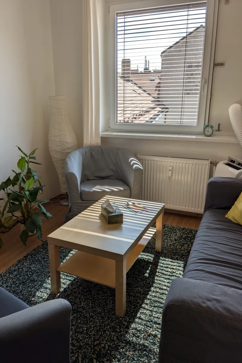 Sitzgelegenheiten im Therapieraum